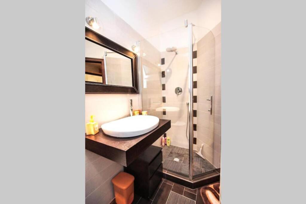 Petite Home In Roma Exterior foto