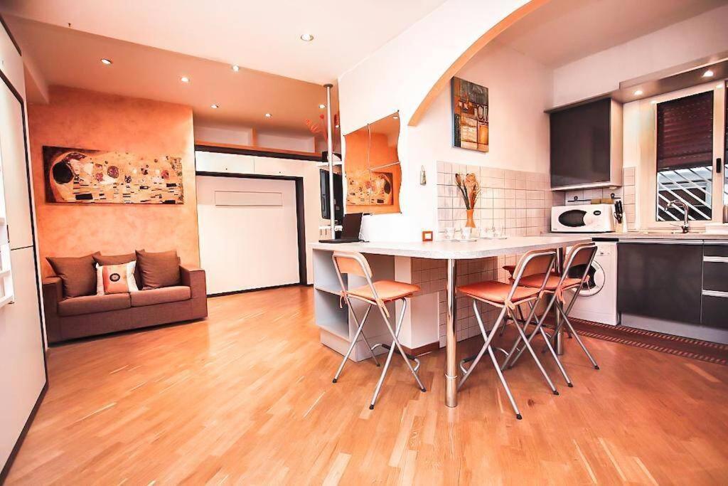Petite Home In Roma Exterior foto