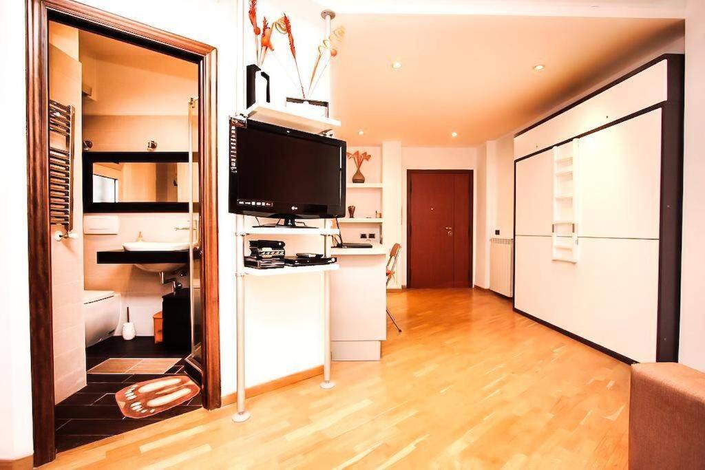 Petite Home In Roma Exterior foto